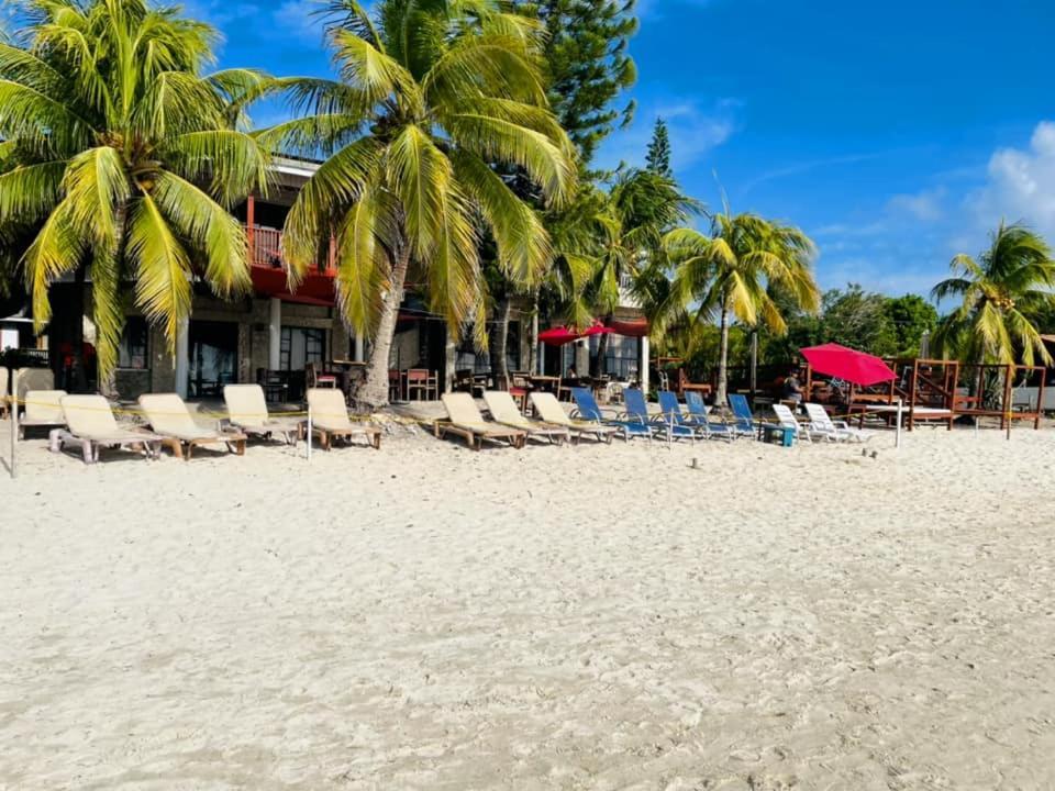 Coconut Tree West Bay Hotell Exteriör bild